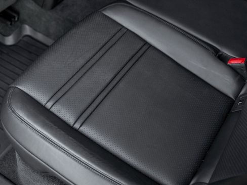 Used 2024 Porsche Cayenne Turbo image 35