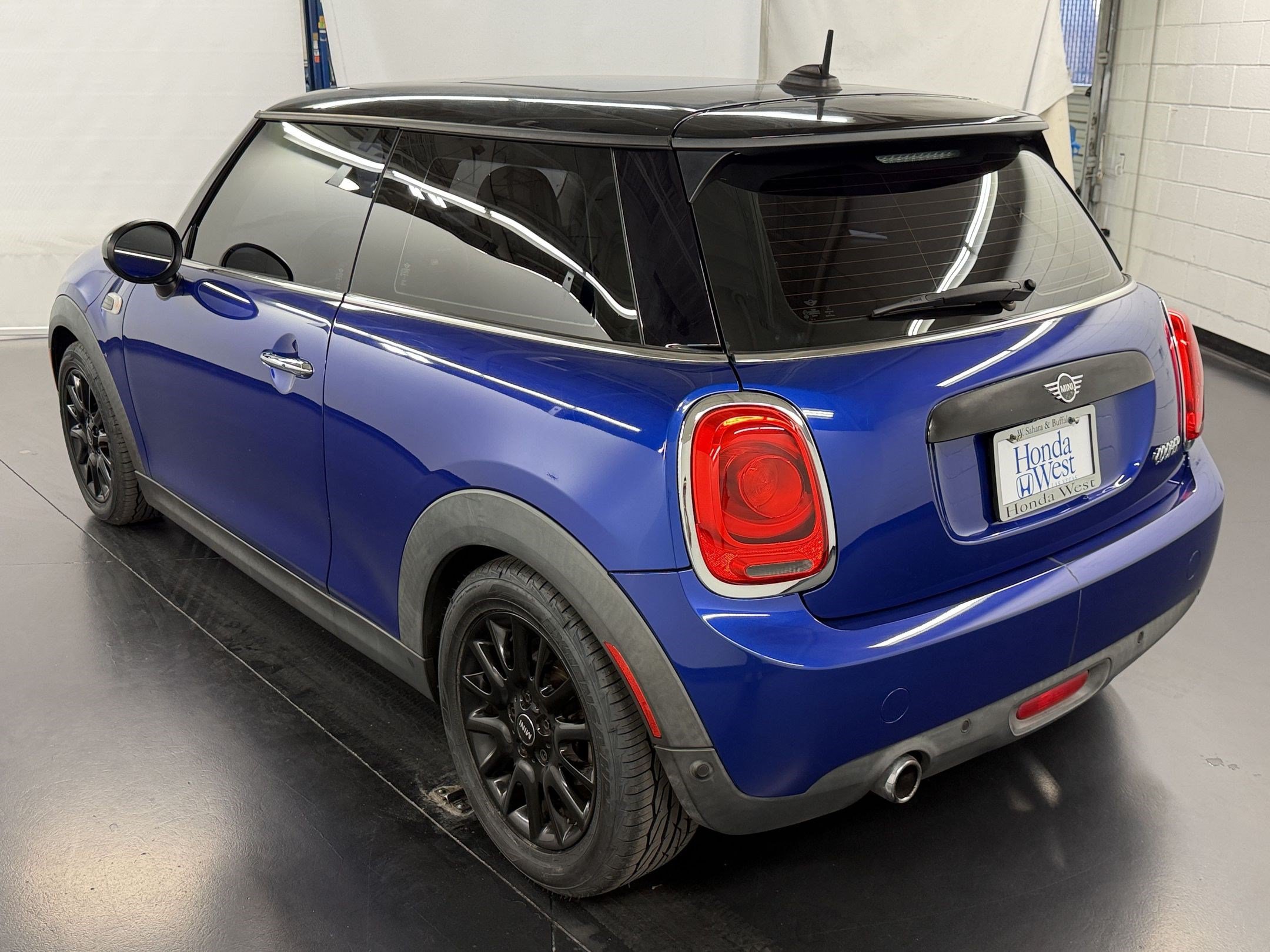 Used 2019 MINI Cooper 2-Door Hardtop FWD image 3