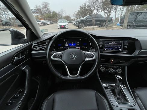 Used 2024 Volkswagen Jetta SE image 10