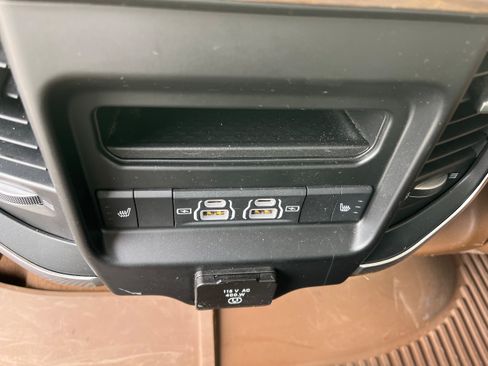 Used 2022 RAM 1500 Laramie AWD/4WD image 15