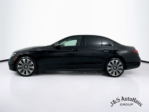 Used 2023 Mercedes-Benz E 350 4MATIC Sedan image 4