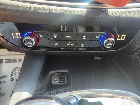 Used 2020 Buick Enclave Essence w/ Sound and Sites Package FWD image 28
