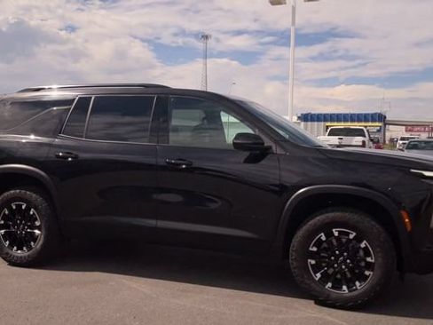 Used 2025 Chevrolet Traverse Z71 AWD/4WD image 3