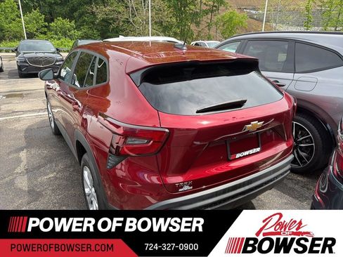 Certified 2025 Chevrolet Trax LS FWD image 10