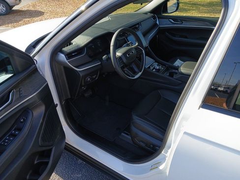 New 2025 Jeep Grand Cherokee Limited image 8