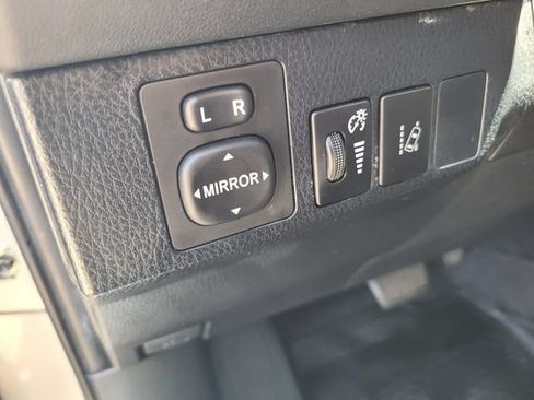 Used 2018 Toyota RAV4 LE w/ All Weather Liner Package FWD image 17