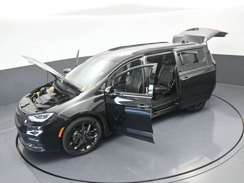 Used 2023 Chrysler Pacifica Limited w/ S Appearance Package image 67