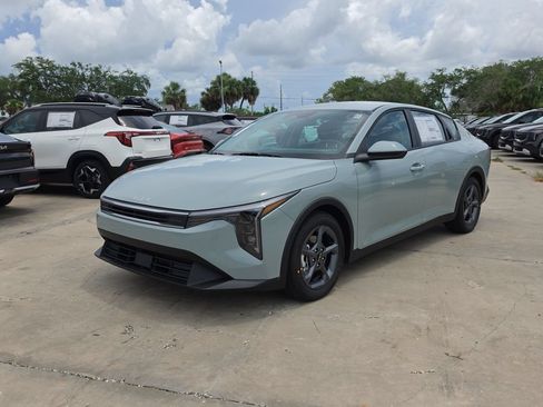 New 2026 Kia K4 FWD image 4