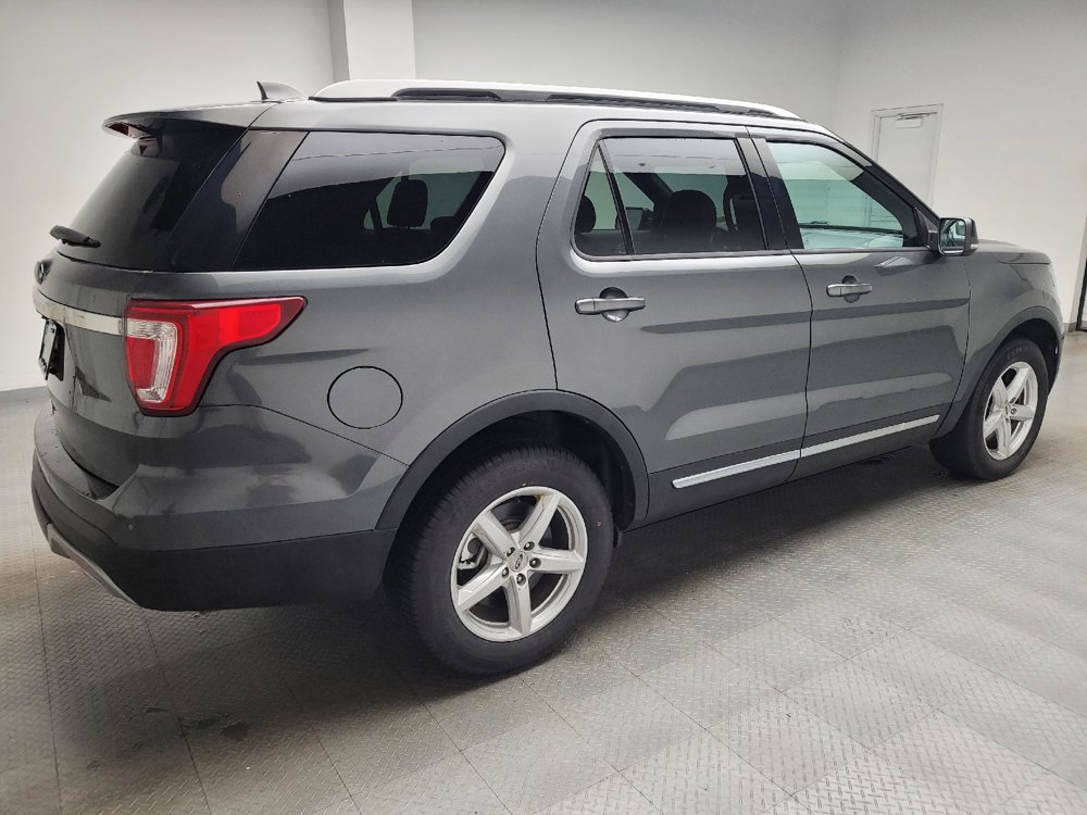 Used 2017 Ford Explorer XLT w/ Equipment Group 202A AWD/4WD image 10