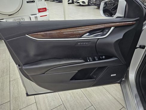 Used 2013 Cadillac XTS Luxury FWD image 38
