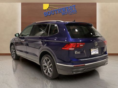 Used 2022 Volkswagen Tiguan SE image 2