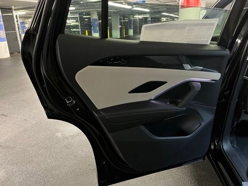 New 2025 Volkswagen Tiguan SE image 20