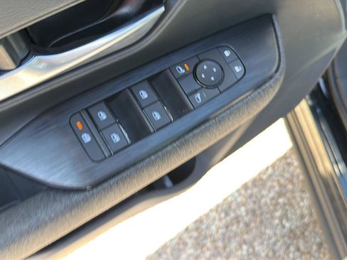 Used 2025 Nissan Kicks SV FWD image 18