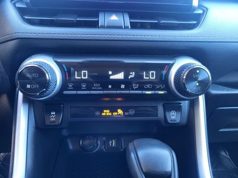 Used 2025 Toyota RAV4 XLE FWD image 18