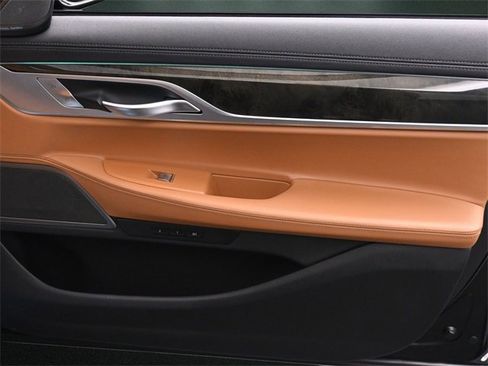 Used 2020 BMW 750i xDrive 750i xDrive w/ M Sport Package image 22