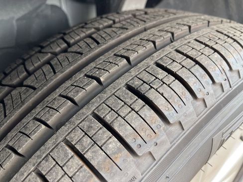 Used 2022 Volvo XC60 B5 Momentum image 40