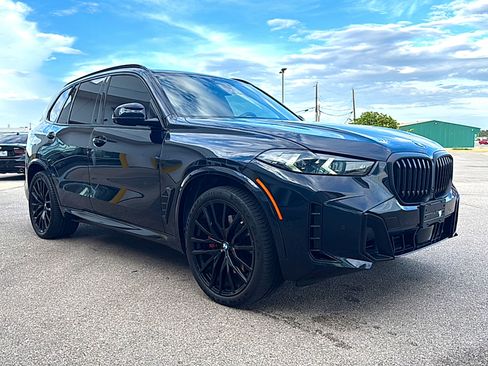 Used 2025 BMW X5 xDrive40i w/ M Sport Package AWD/4WD image 3