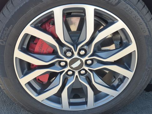 Used 2023 Cadillac XT6 Sport w/ Technology Package AWD/4WD image 13