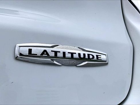 Used 2024 Jeep Compass Latitude AWD/4WD image 8