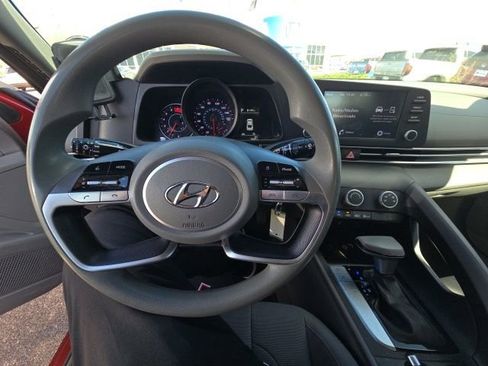 Used 2023 Hyundai Elantra SE image 5