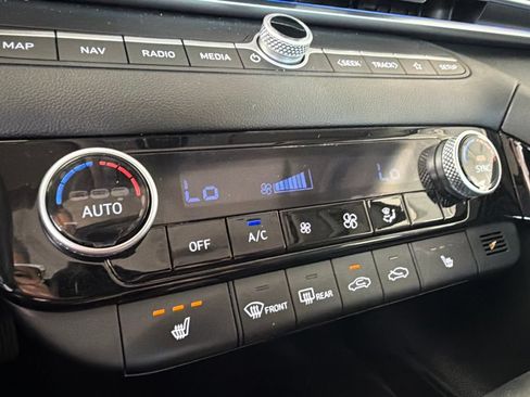 Certified 2024 Hyundai Elantra Limited FWD image 36