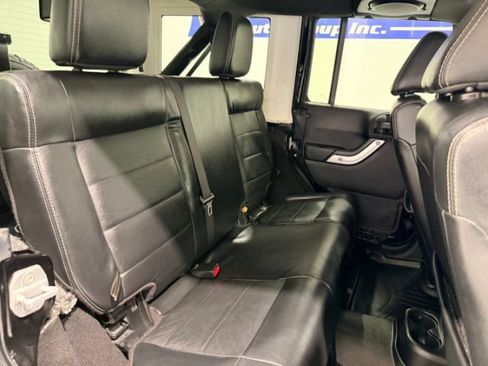 Used 2012 Jeep Wrangler Unlimited Sahara w/ Connectivity Group AWD/4WD image 21
