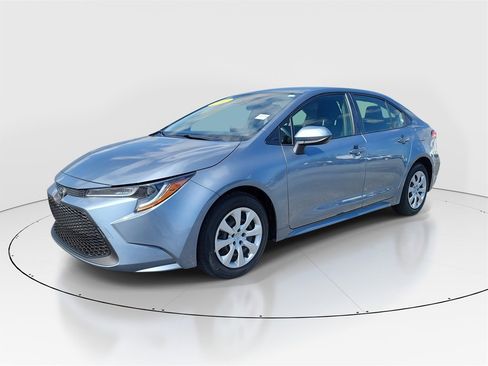 Certified 2022 Toyota Corolla LE image 3