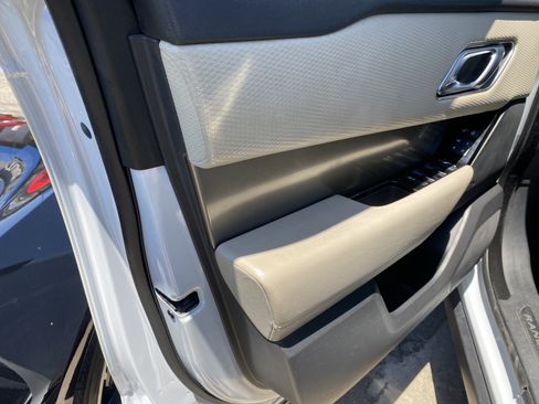 Used 2019 Land Rover Range Rover Velar S AWD/4WD image 16