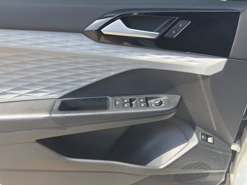 Used 2022 Volkswagen Taos S image 21