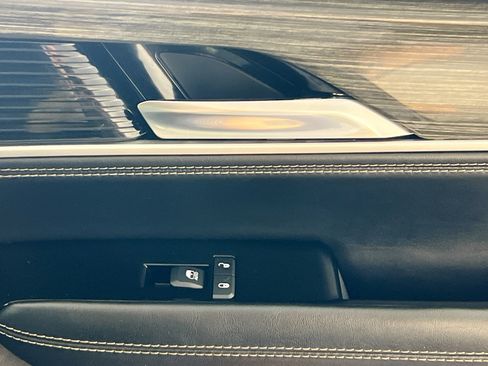 Used 2022 Jeep Wagoneer Series III w/ Premium Group I image 32