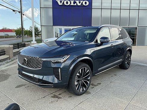 New 2026 Volvo XC90 T8 Plus w/ Protection Package Premier AWD/4WD image 3