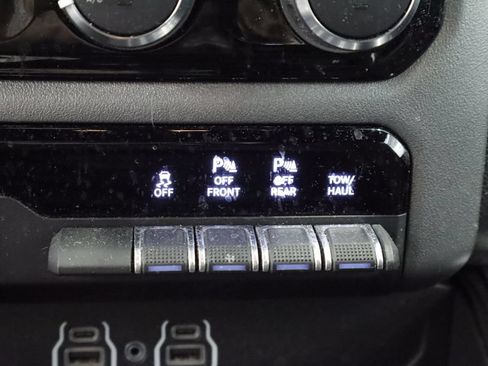 Used 2025 RAM 1500 Big Horn AWD/4WD image 33