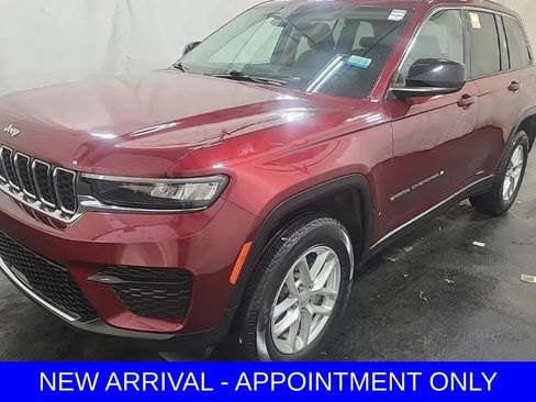 Used 2023 Jeep Grand Cherokee Laredo AWD/4WD image 1