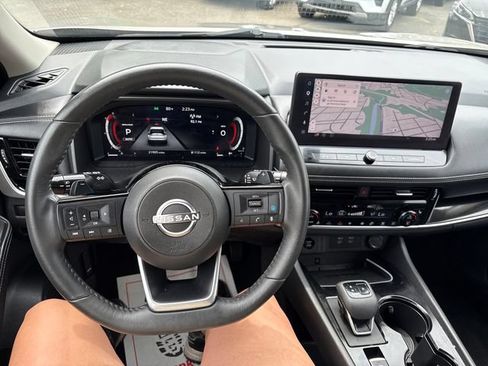 Used 2024 Nissan Rogue SL AWD/4WD image 10