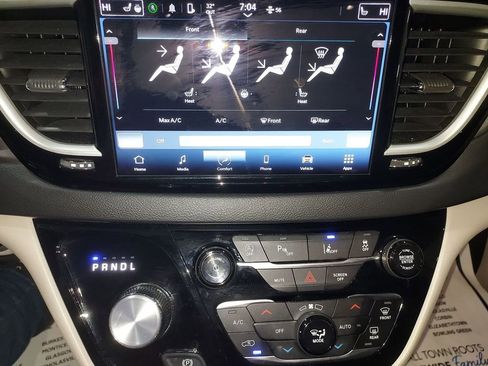 Used 2024 Chrysler Pacifica Touring-L image 24