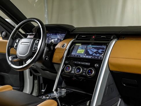 Used 2019 Land Rover Discovery HSE Luxury image 24