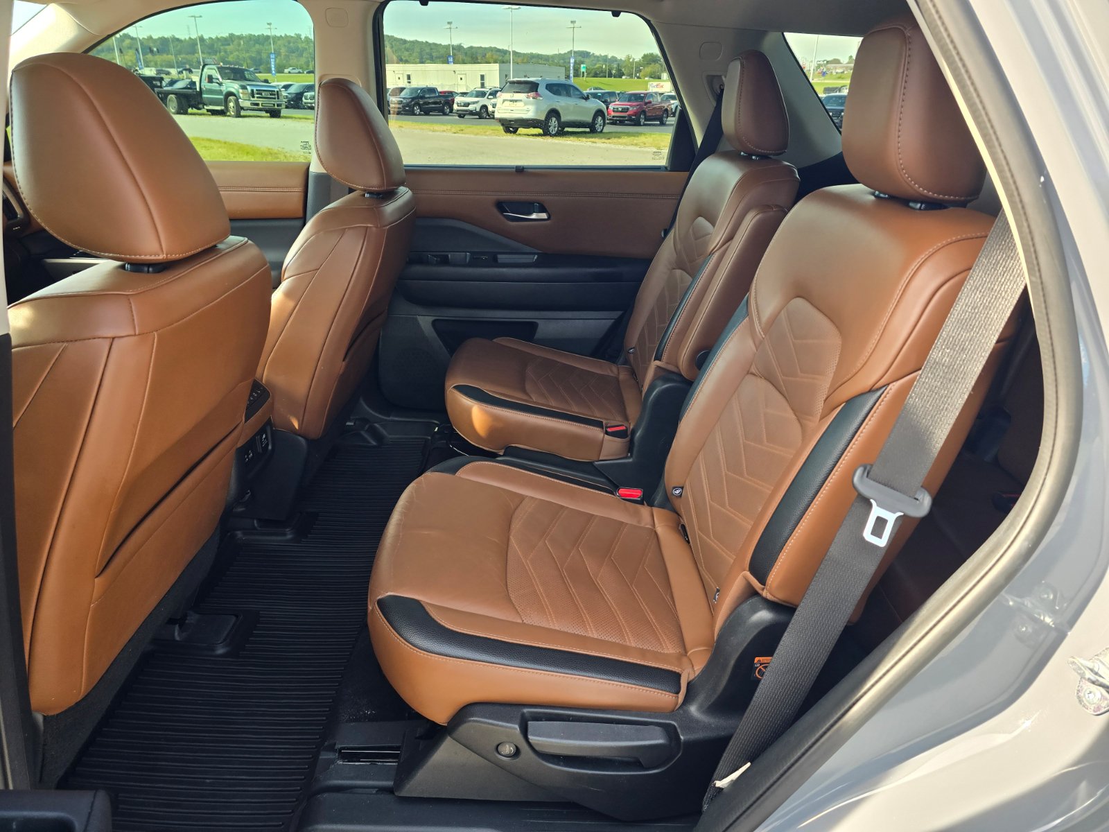 Used 2022 Nissan Pathfinder Platinum AWD/4WD image 12
