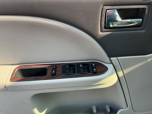 Used 2009 Ford Taurus SEL FWD image 16