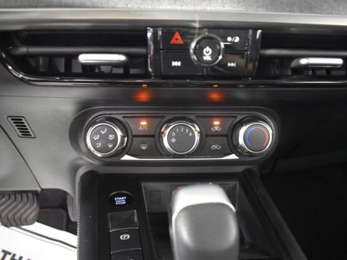Certified 2025 Nissan Kicks SV AWD/4WD image 22