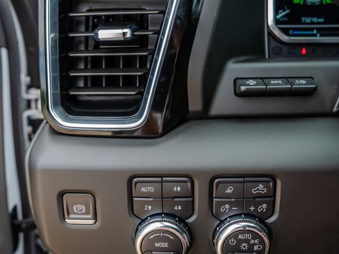 Used 2024 GMC Sierra 2500 Denali w/ Denali Reserve Package AWD/4WD image 18