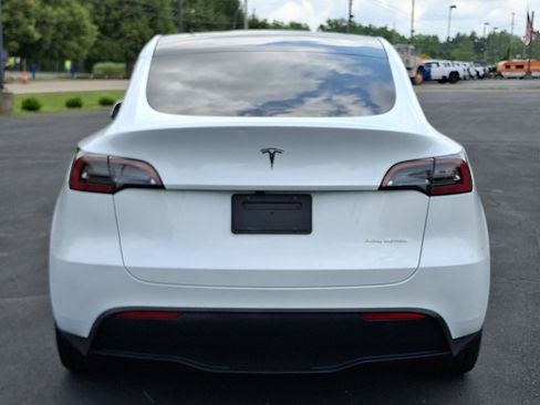 Used 2023 Tesla Model Y Long Range AWD/4WD image 22