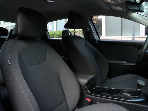 Used 2025 Kia K4 FWD image 25
