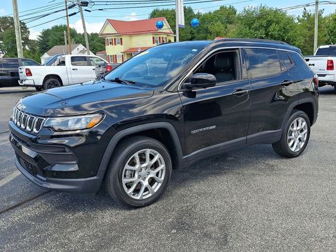 Used 2023 Jeep Compass Latitude AWD/4WD image 3