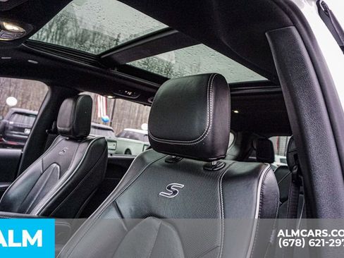 Used 2025 Chrysler Pacifica Limited image 19