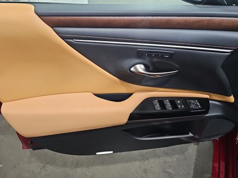 Used 2024 Lexus ES 350 w/ Premium Package FWD image 27