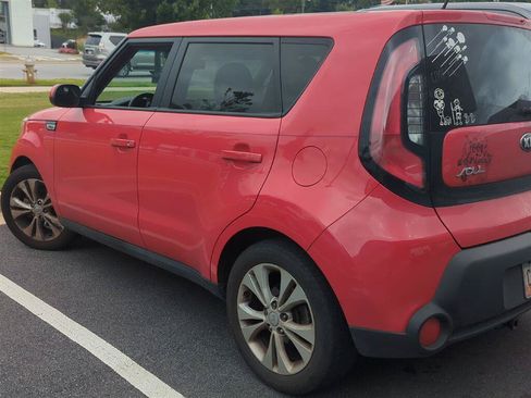 Used 2015 Kia Soul + FWD image 3