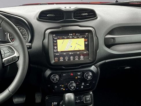 Used 2023 Jeep Renegade Latitude AWD/4WD image 10