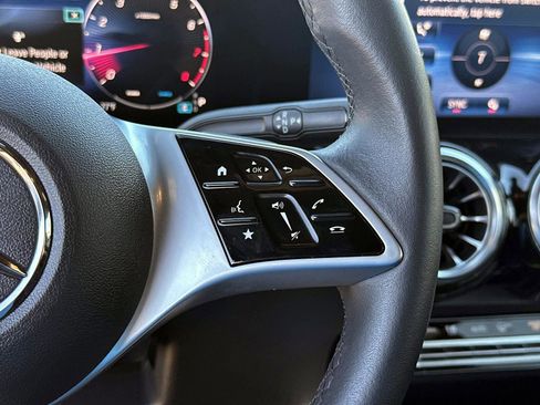 Used 2025 Mercedes-Benz GLB 250 image 27