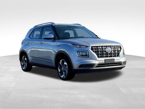 New 2025 Hyundai Venue SEL image 11