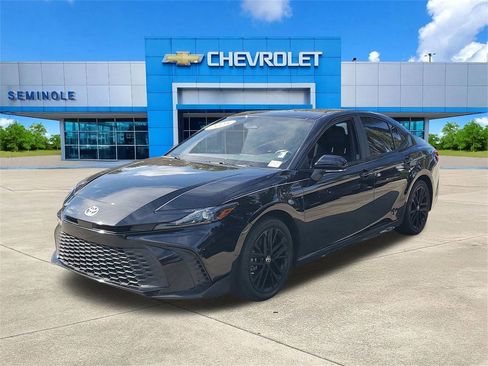 Used 2025 Toyota Camry LE image 2